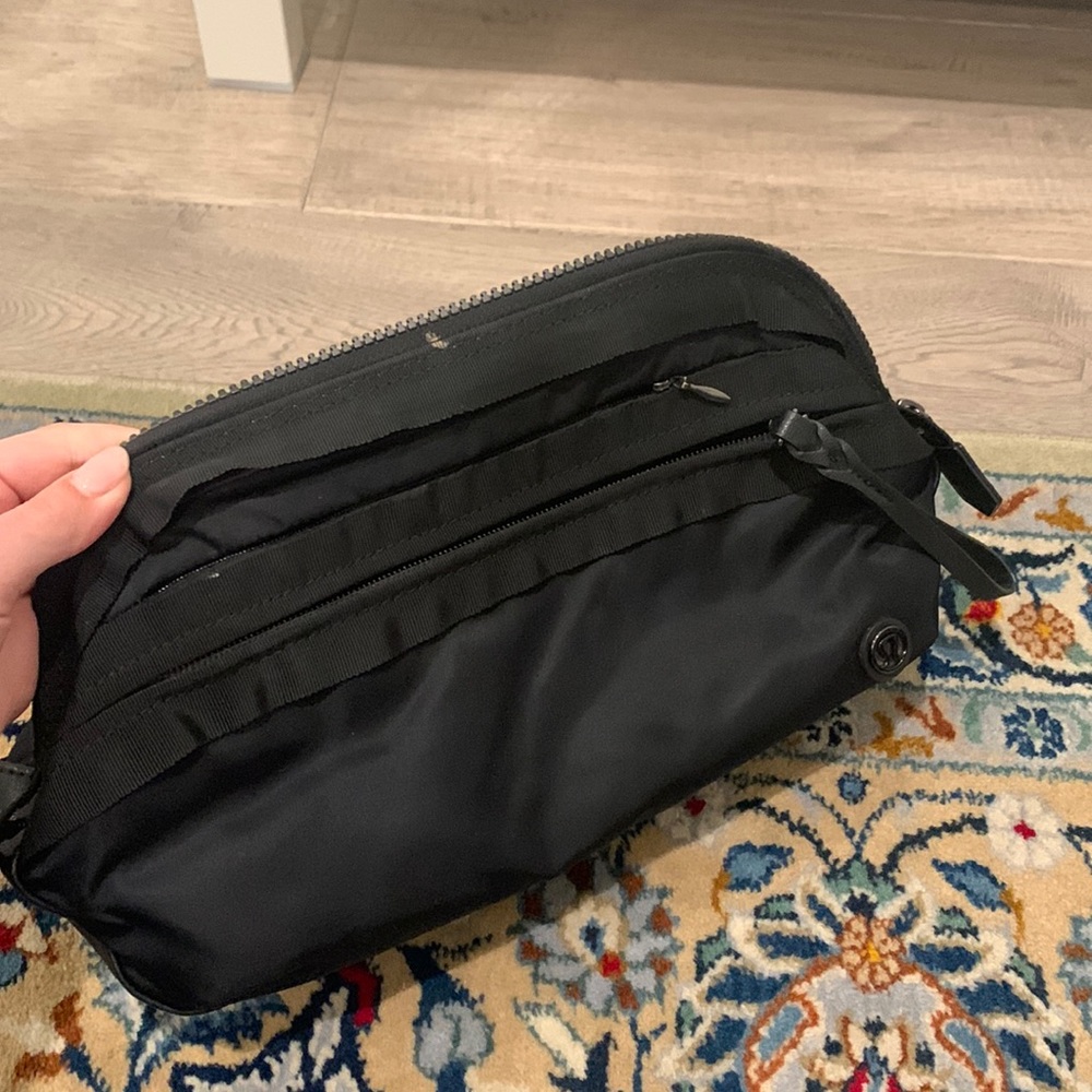 LULULEMON TOILETRY BAG